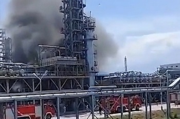 Замыкание и взрыв - причины возгорания на НПЗ "Джунда"