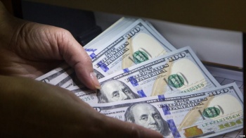 Инспектор Счетной палаты вымогал взятку в 200 тысяч сомов