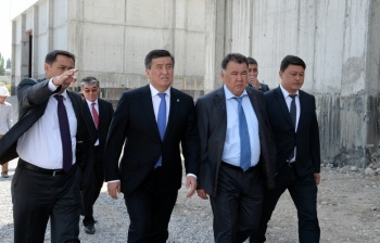 Президент КР посетил логистический центр в Чуйской области