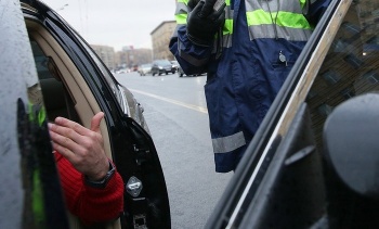 Пьяного водителя, наехавшего на инспектора ООБДД, закрыли в ИВС
