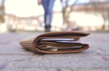 Казахский журналист потерял на Иссык-Куле деньги и документы