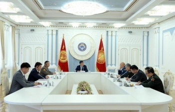 Жээнбеков принял заместителя председателя Центрального военного совета КНР