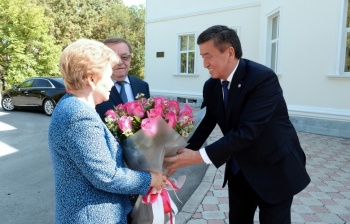 Президент Кыргызстана Сооронбай Жээнбеков встретился с Наиной Ельциной
