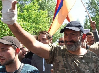 Премьер-министр Армении Пашинян подал в отставку