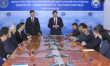 Нового министра иностранных дел Чингиза Айдарбекова представили коллективу