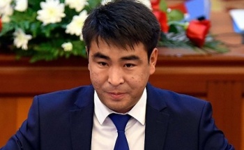 Акаев предложил продать все государственные СМИ