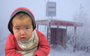 Куда же делся малыш, которого  родственники ночью бросили на остановке?