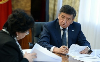 Президент Жээнбеков принял министра финансов Жеенбаеву