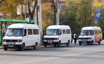 В маршрутном такси повысили оплату за проезд только для жителей одного села