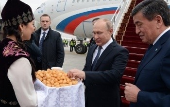 Владимир Путин мамлекеттик иш сапары менен Кыргызстанга келди