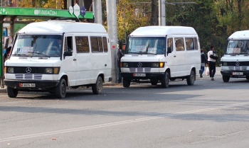 Водителей маршруток, которые бросили ребенка на трассе, наказать не могут