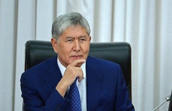 Сколько сотрудников госохраны находится рядом с Атамбаевым?