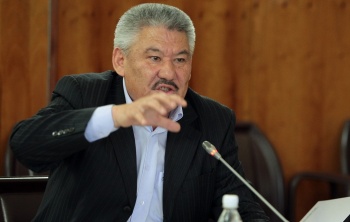 Бекназаров: Правильно, что Атамбаев назвал нынешних депутатов "сопливыми"