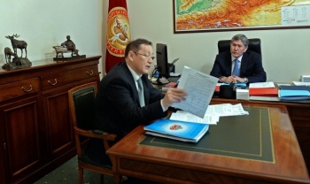 Осмонбек Артыкбаев Алмазбек Атамбаевге каршы көрсөтмө берди