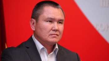 Депутат Жетигенов: Мен Исаевге бир маселени тактап алыш үчүн эле киргем