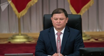 Спикер Дастан Жумагуловдун ыр саптары талкуу жаратты