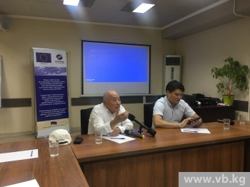 Мамат Айбалаев: Чек ара маселелерин чечүүдөн коркпош керек