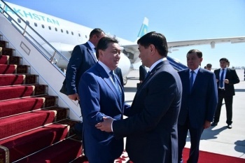 Казакстан аркылуу жүк ташуулар жөнөкөйлөштүрүлдү