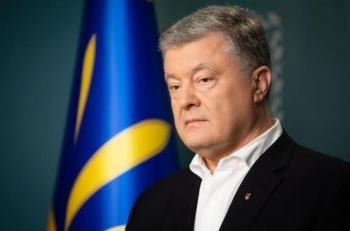 Украинанын экс-президенти кылмыш иштери боюнча суракка келбей жатат