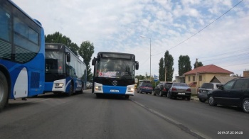 Скандал с новыми автобусами №5 продолжается. За взятку задержан бишкекчанин