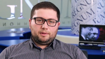 Российский эксперт о последствиях конфликта Жээнбекова и Атамбаева