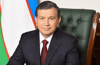 Кыргызстанские активисты наградили Шавката Мирзиеева (фото)
