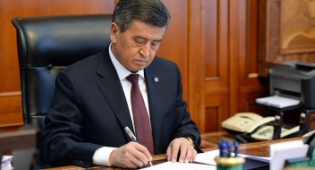 Президент Жээнбеков подписал Указ о приеме в гражданство КР