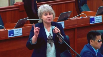 И. Карамушкина: "Камай беришсин, бирок, унчукпай отура берүүгө болбойт"