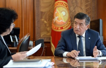 Сооронбай Жээнбеков принял главу Минфина Бактыгуль Жеенбаеву