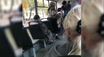 В Бишкеке водитель выгнал пенсионерку из троллейбуса