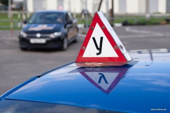 ГСБЭП: Бывший руководитель автошколы продал 3 учебных автомобиля
