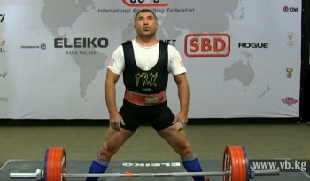 Алымбек Рахимов пауэрлифтинг боюнча дүйнөнүн биринчилигин жеңип алды