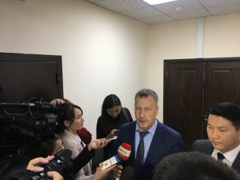 Суд по делу Батукаева начнется без участия Алмазбека Атамбаева