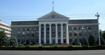 Бишкекте "кызыл китепти" жазып берүү убактылуу токтотулду