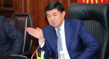 Правительству пора в отставку? Депутат возмущен скандалом с дипномерами
