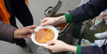 В Бишкеке 29 ноября бездомным раздадут горячее питание