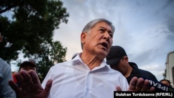 Батукаевдин иши. Алмазбек Атамбаевди сотко мажбурлап алып келиштиби?