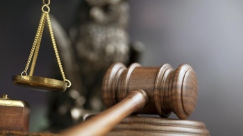 Взятка в 3 млн сомов. Адвокат задержанной заявила о судебном беспределе