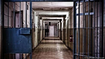 Женщина 11 лет провела за решеткой без решения суда и уголовного дела