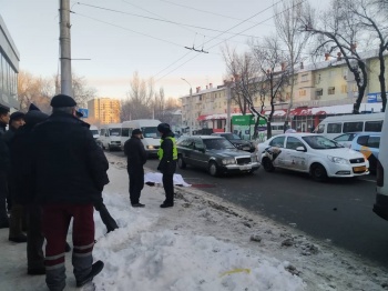 Смертельный автонаезд на женщину в Бишкеке попал на видео