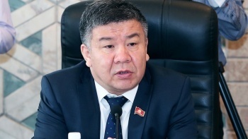 БШК Алмамбет Шыкмаматовдун депутаттык ишмердүүлүгүн расмий түрдө токтотту