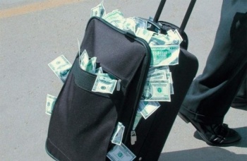 Хотите вывезти более $100 тыс? Придется подтвердить их происхождение