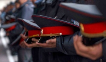 Милиционера, укравшего около 20 тысяч долларов, суд не стал наказывать