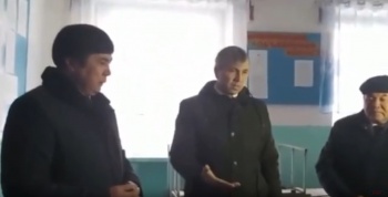 Акрам Мадумаров отчитал преподавателей за отсутствие галстуков (видео)