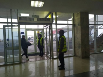 В Кыргызстан из Урумчи прибыли 6 кыргызстанских студентов, они изолированы