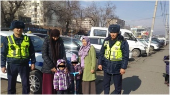 В торговом центре Бишкека потерялись две трехлетние девочки