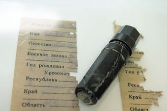 В РФ обнаружили останки и медальон Касимбека Асманалиева из Кыргызстана