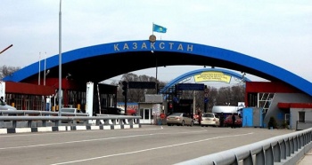 Дефицита не будет. Товары через границу с Казахстаном будут пропускать