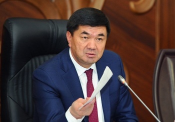 "Лучше бы на гитаре играли". Премьера обвинили в безалаберности