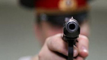 "Пришлось стрелять". В Бишкеке пьяные мужчины оказали сопротивление милиции